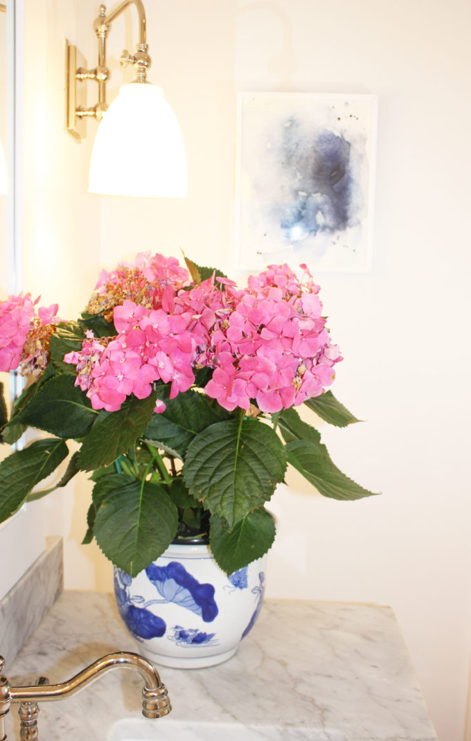 Creating A Space Of Serenity With Minimal Artwork