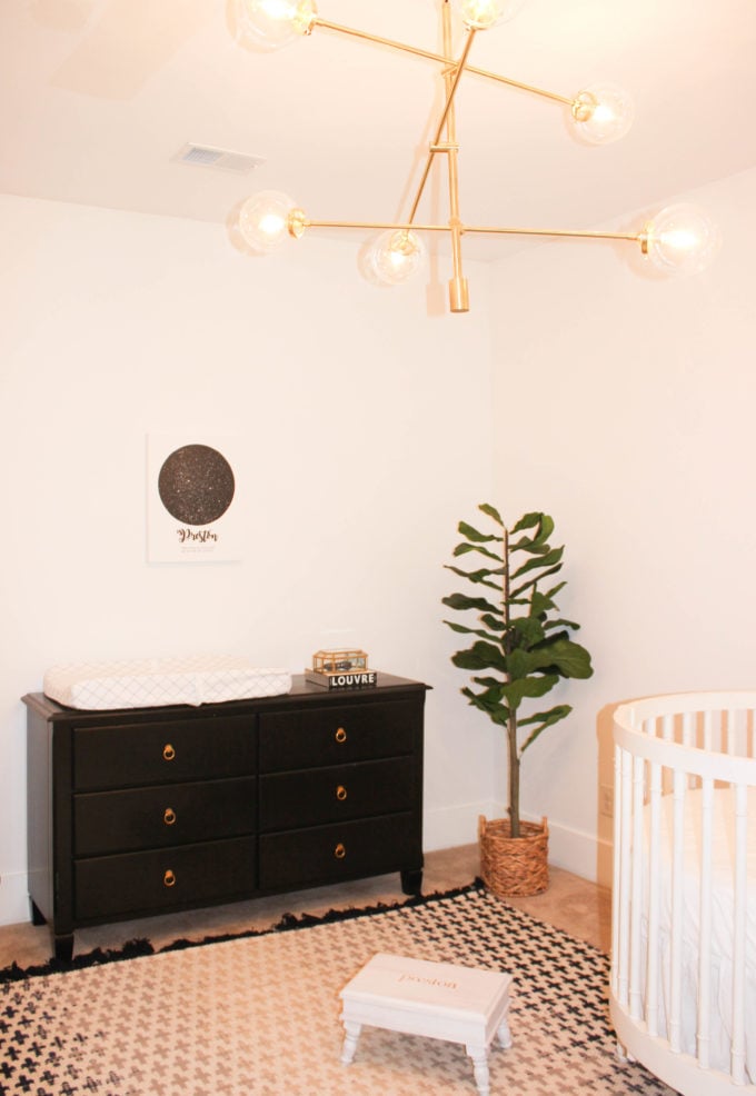 Black and White Decor Ideas for a Chic Nursery