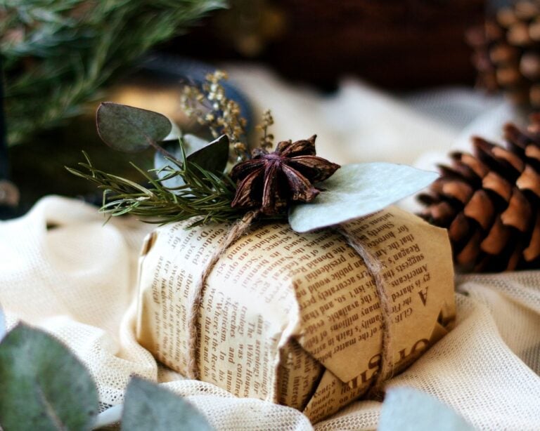 18 Holiday Recycled Gift Wrapping Ideas