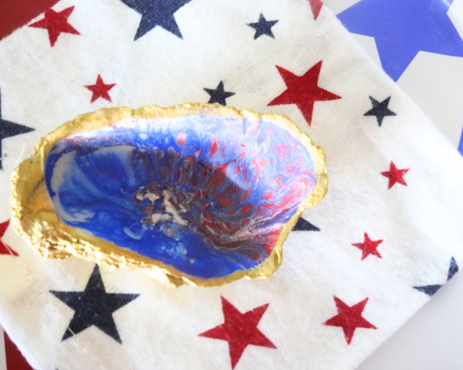 Acrylic Pour On Oyster Shells In Red White & Blue