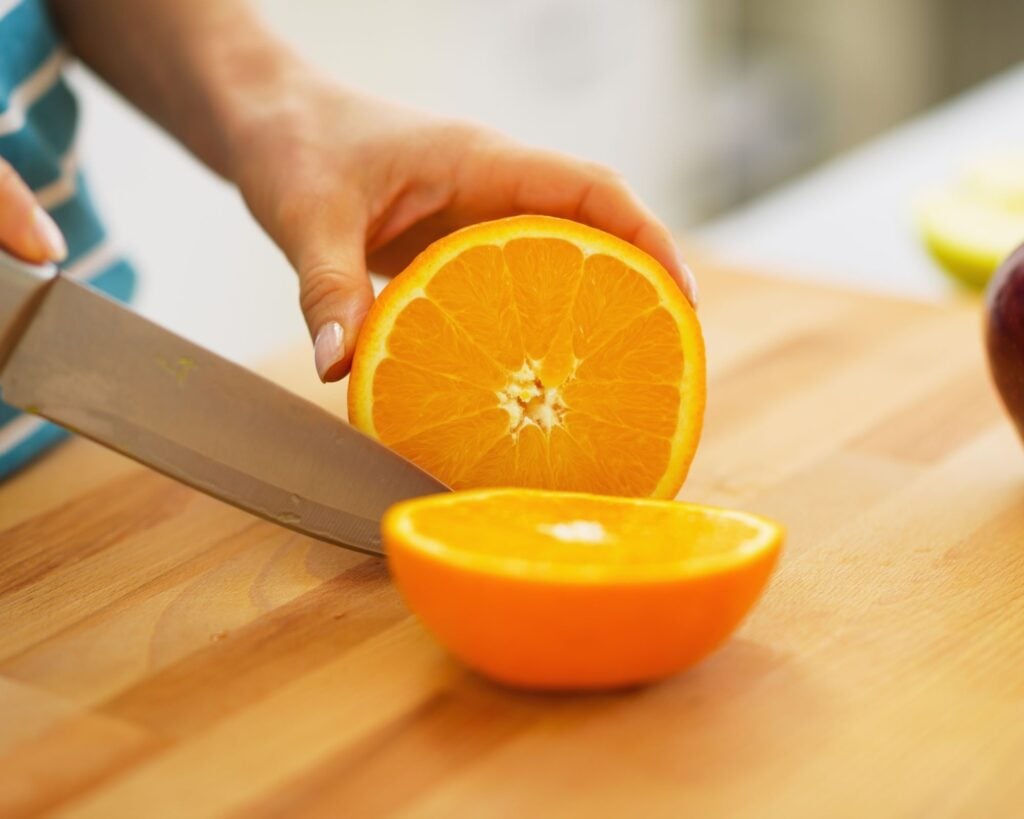 cut up citrus fruit: how to decorate a table with fruit