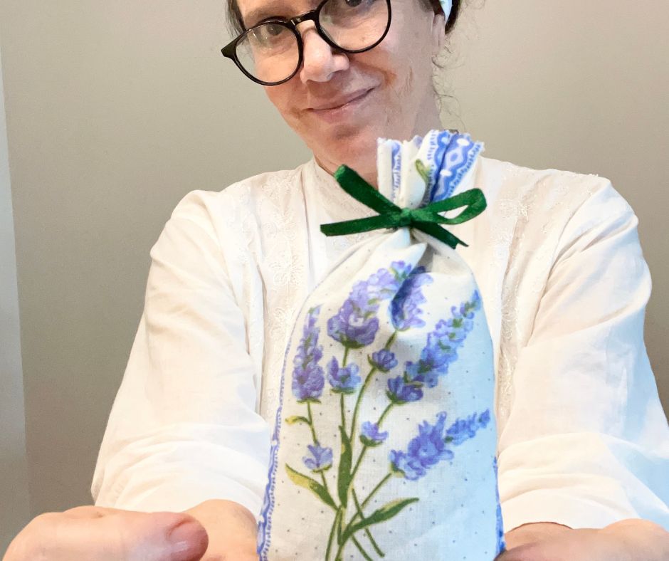 DIY fabric lavender sachets with ribbon