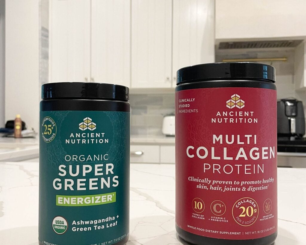 super greens and collagen in superfood smoothie recipe.