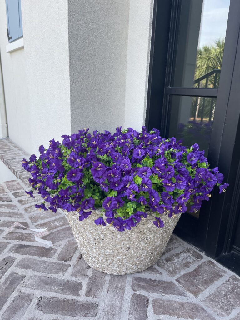 The Benefits of Realistic Outdoor Faux Flowers