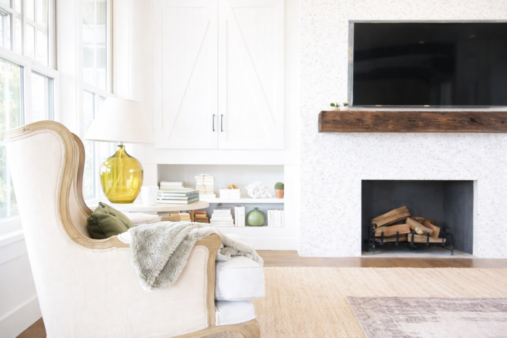 Elegant Coastal LiVing Light & Natural Decor