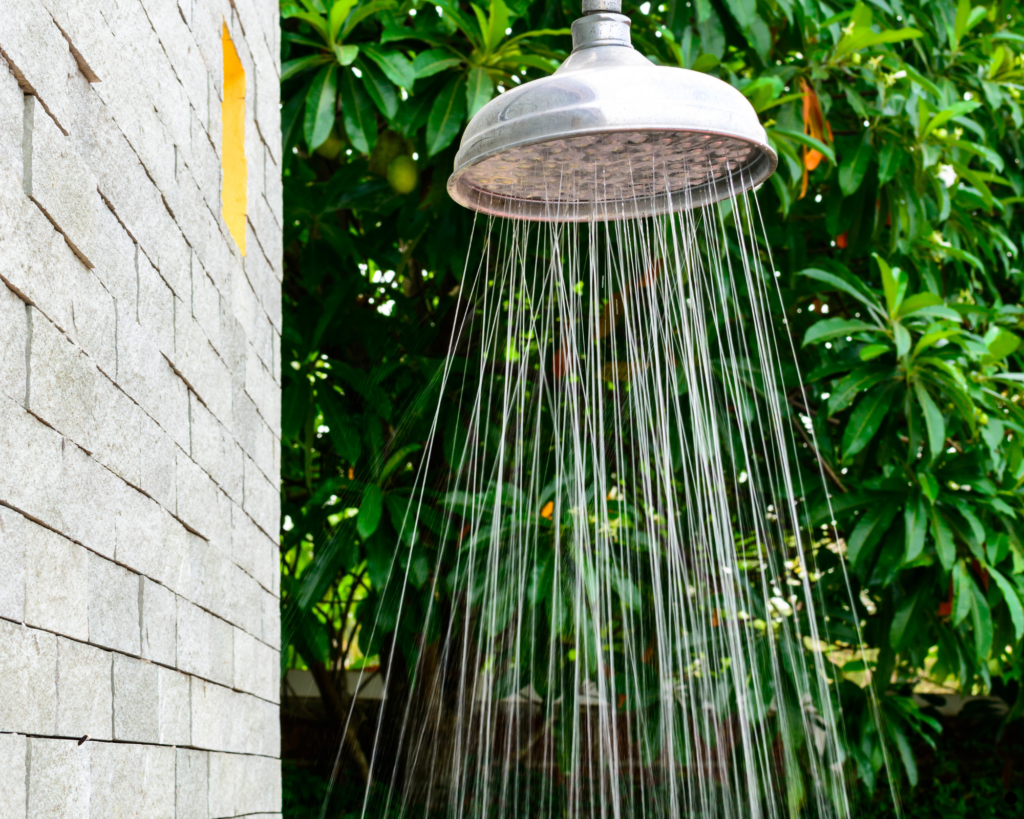 creative  outdoor shower designs