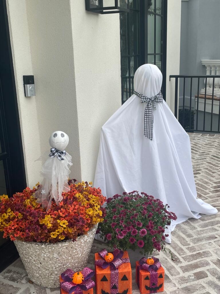 DIY Tomato Cage Ghosts