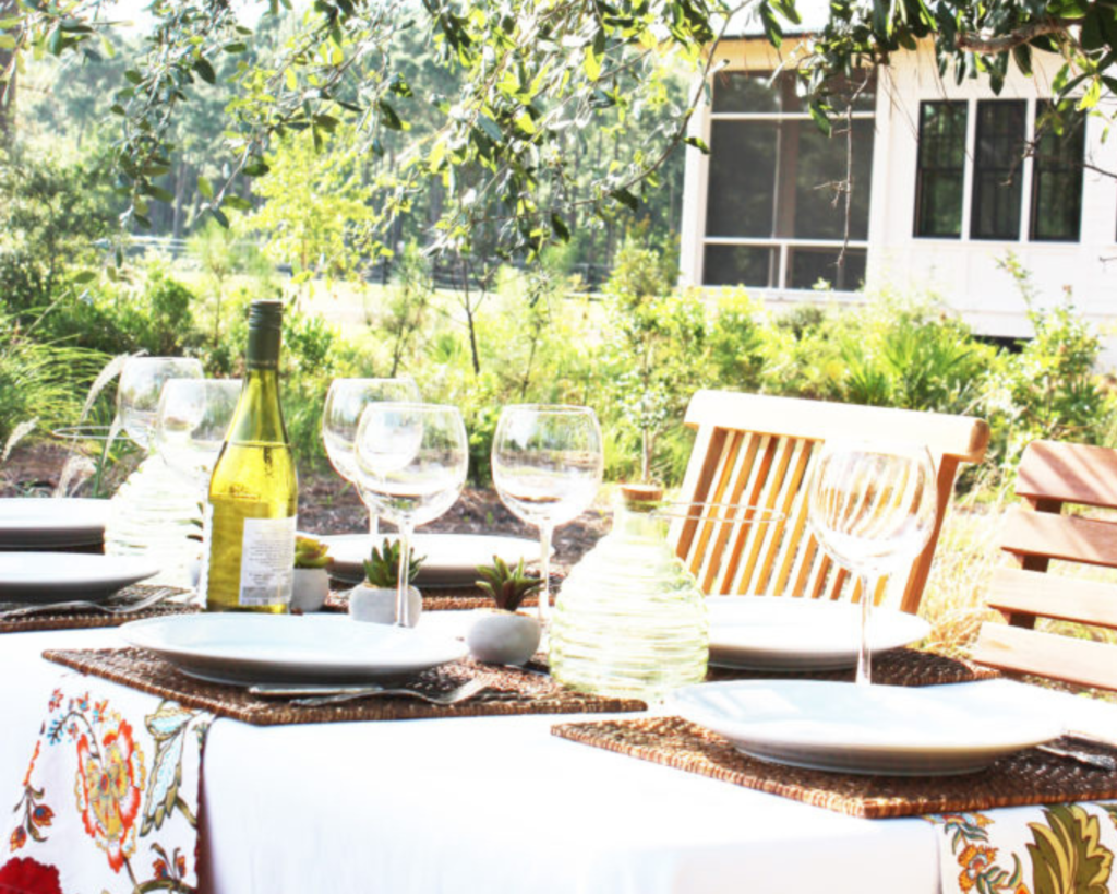Al Freco dining ideas for a natural outdoor tablescape.